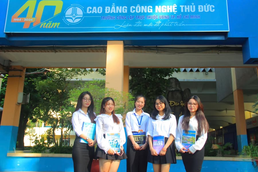 TUYỂN SINH NGÀNH TIẾNG ANH - NĂM 2025